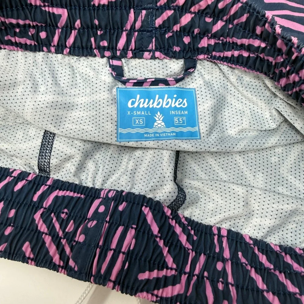 Chubbies Mens XS Swim Trunks Navy Pink Geometric Tribal Print 5.5 Inseam Mesh